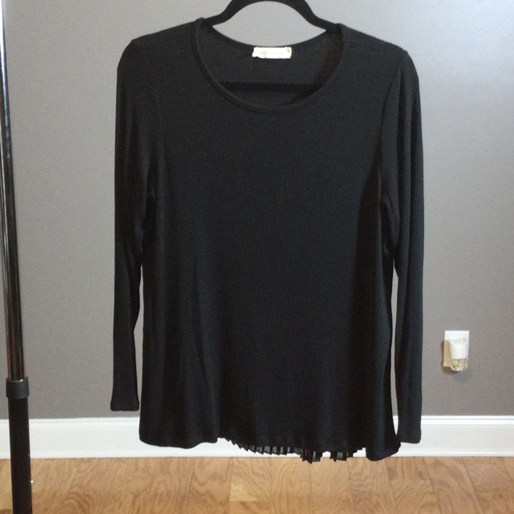 M Anthropology Pebble And Stone Black Long-Sleeve Ribbed Front/Pleated Back Top